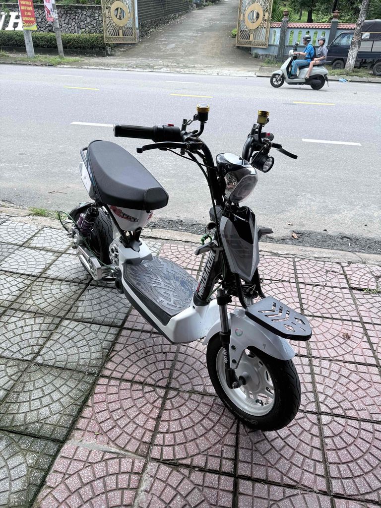 Электроскутер Yadea 133 белый