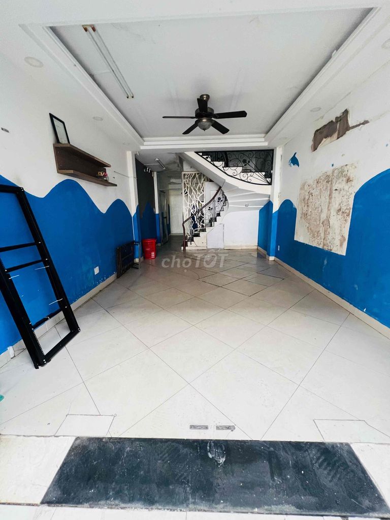 Дом MT Le Van Luong в аренду 4,5 м х 28 м, 4 спальни, 5 туалетов, терраса