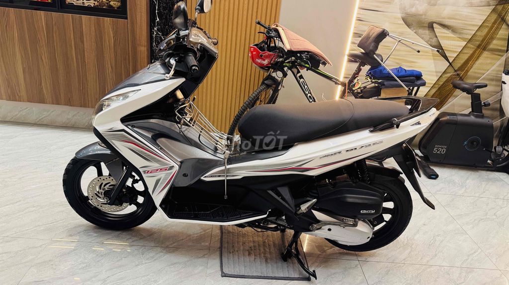 Honda AirBlade 125cc Trắng xám - BSTP. Mua bán Xe máy tại Quận Tân Phú Tp Hồ Chí Minh được đăng bởi Phan Văn Thức  hình 4
