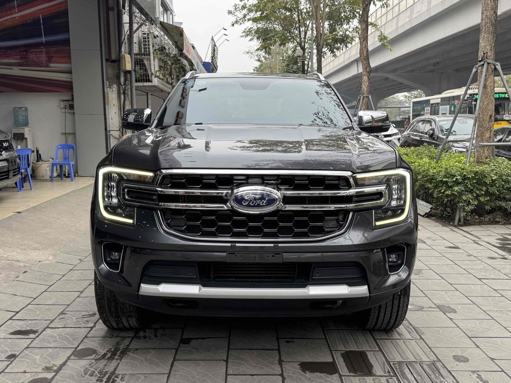 CẦN BÁN FORD EVEREST TITANIUM MODEL 2023