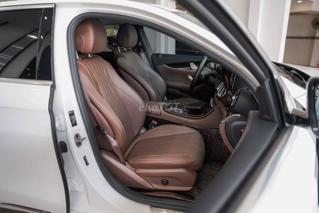 Mercedes E200 Exclusive V1 Model 2025. Mua bán Ô tô tại Quận 7 Tp Hồ Chí Minh được đăng bởi Hoàng Thọ hình 8