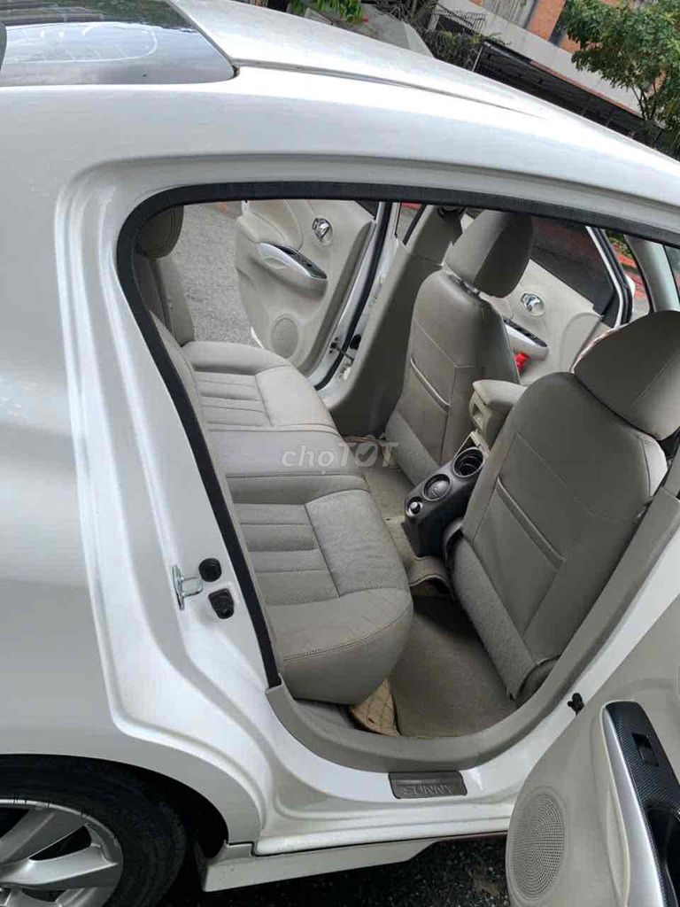 Nissan Sunny XV Premium 2018 75000 km Trắng. Mua bán Ô tô tại Quận 12 Tp Hồ Chí Minh được đăng bởi Bình hình 8