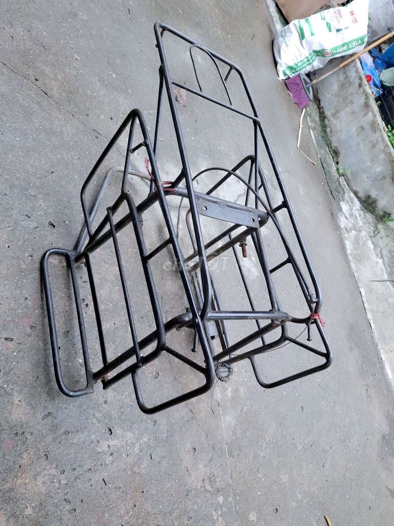 Thanh lý gía xe wewa và rem sắt đặc mới dùng