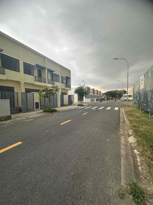 Nhà phố có sổ, khu dân cư cho thuê ngay 1.2 tỷ. Mua bán nhà ở tại Huyện Trảng Bàng Tây Ninh được đăng bởi Minh thuỳ