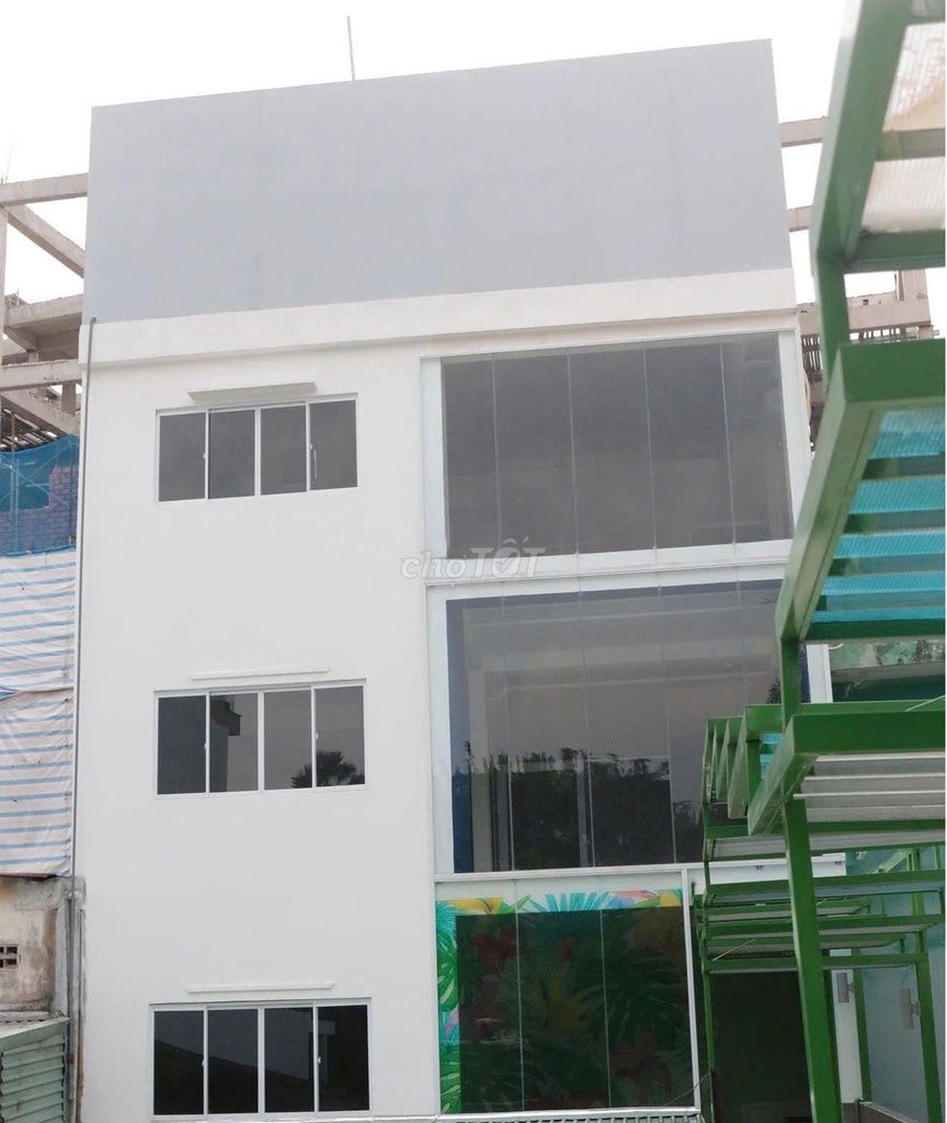CHO THUÊ NHÀ MT VŨ TÙNG QBT 8X10M TRỆT LỬNG 3 LẦU TM, GIÁ 43TR