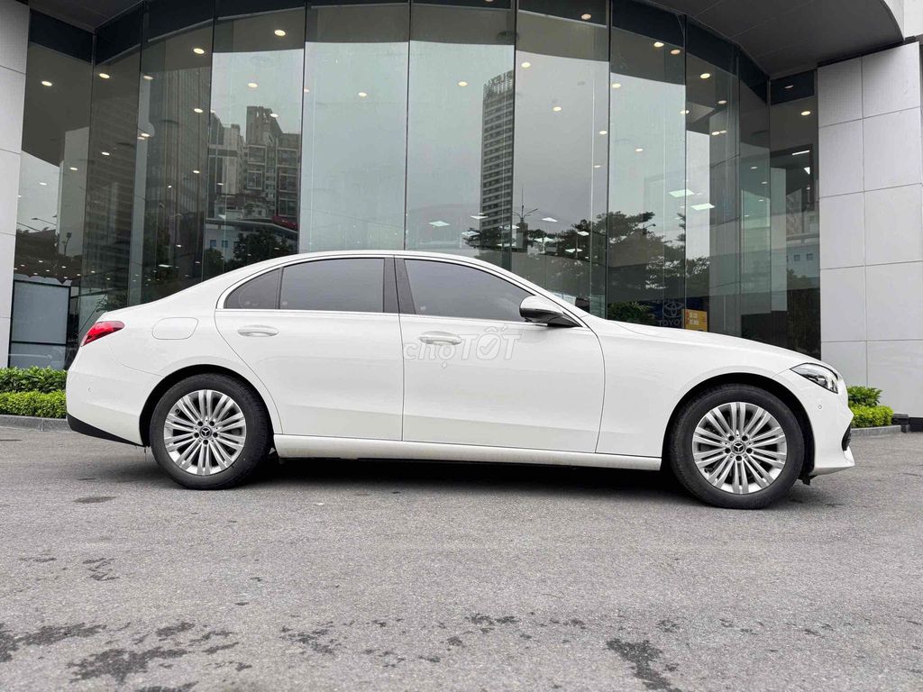 Mercedes Benz C200 Avantgarde 2023 đăng kí 2024. Mua bán Ô tô tại Quận Nam Từ Liêm Hà Nội được đăng bởi Đại lý Toyota Mỹ Đình hình 4