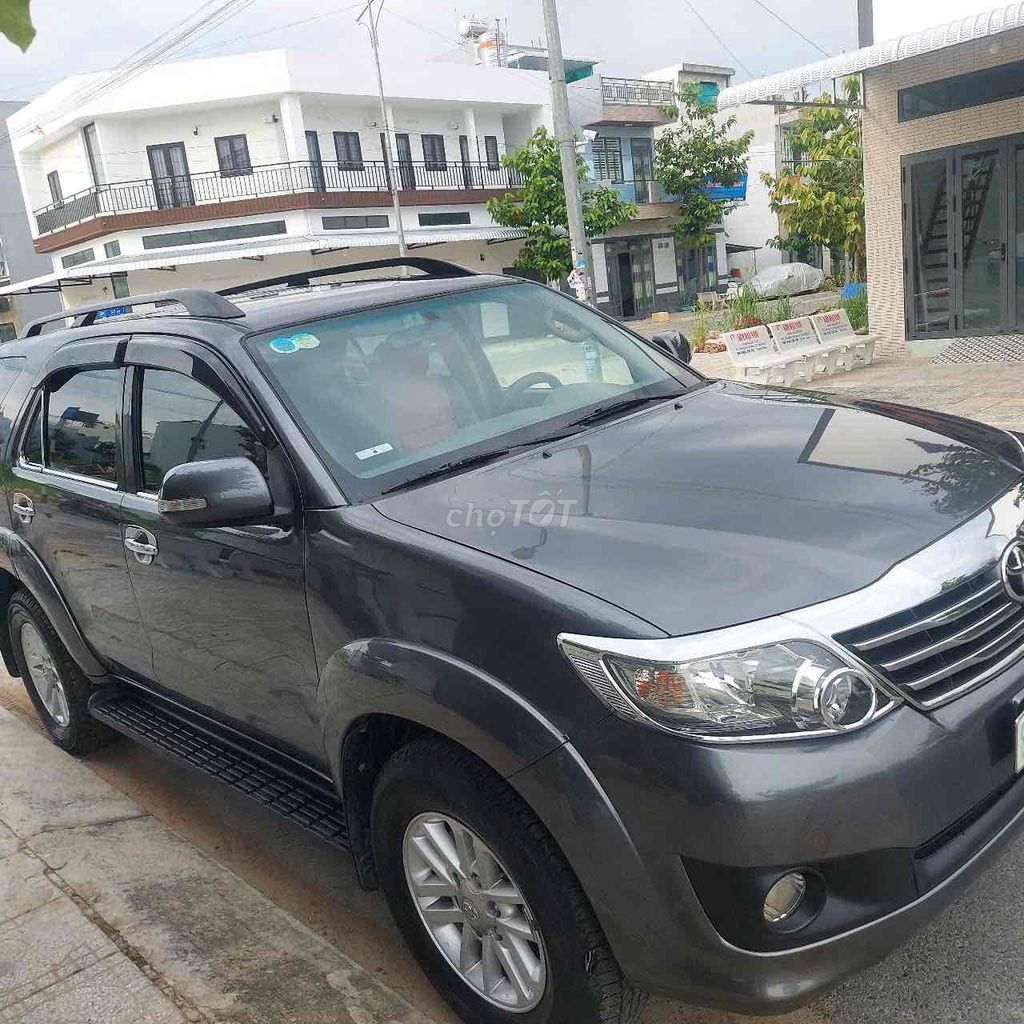 Toyota Fortuner 2012 số sàn máy dầu