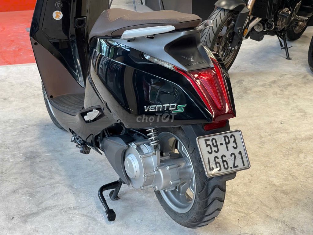Xe máy điện VinFast Vento S 2022 Đen. Mua bán Xe điện tại Thành phố Thủ Đức Tp Hồ Chí Minh được đăng bởi iMotorbike Viet Nam hình 2