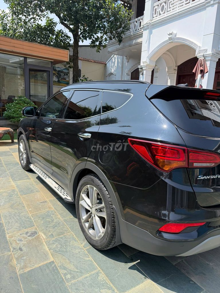 Hyundai SantaFe 2018 2.4L 4WD Черный 106 600 км