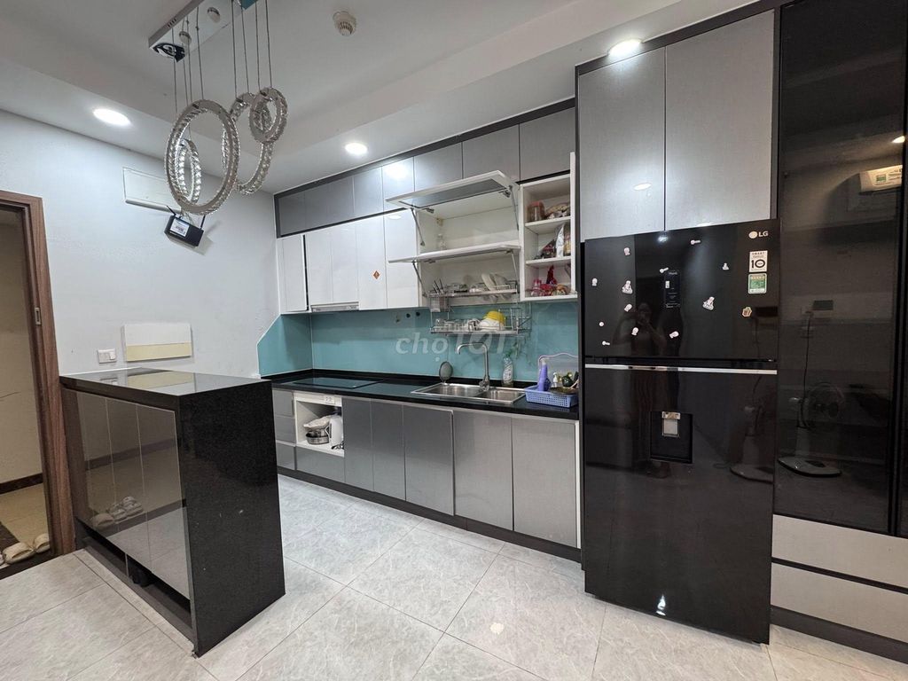 Роскошные апартаменты с 2 спальнями и балконом - Central Plaza за 16 евро/месяц.