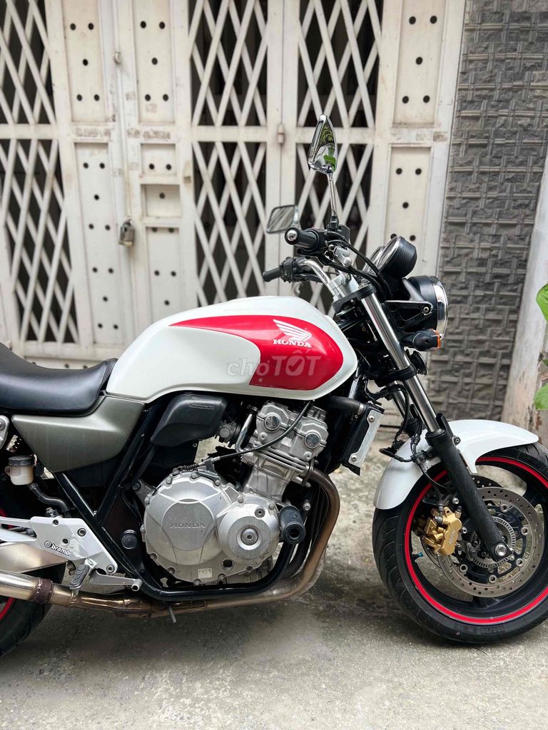 Honda CB400 Revo Trắng Đỏ bản đặc biệt phanh ABS. Mua bán Xe máy tại Quận Gò Vấp Tp Hồ Chí Minh được đăng bởi Minh Tùng hình 3