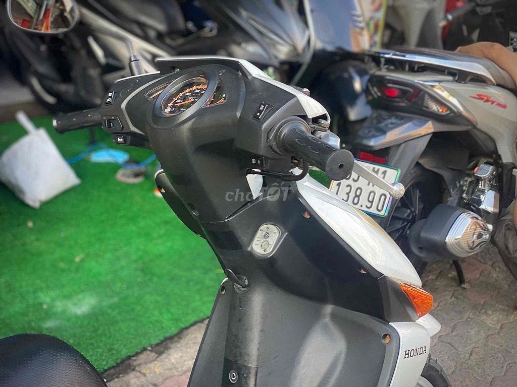 Honda Click Trắng Tự động Đã qua sử dụng. Mua bán Xe máy tại Thành phố Thuận An Bình Dương được đăng bởi Cửa  Hàng xe máy An Lộc  hình 5