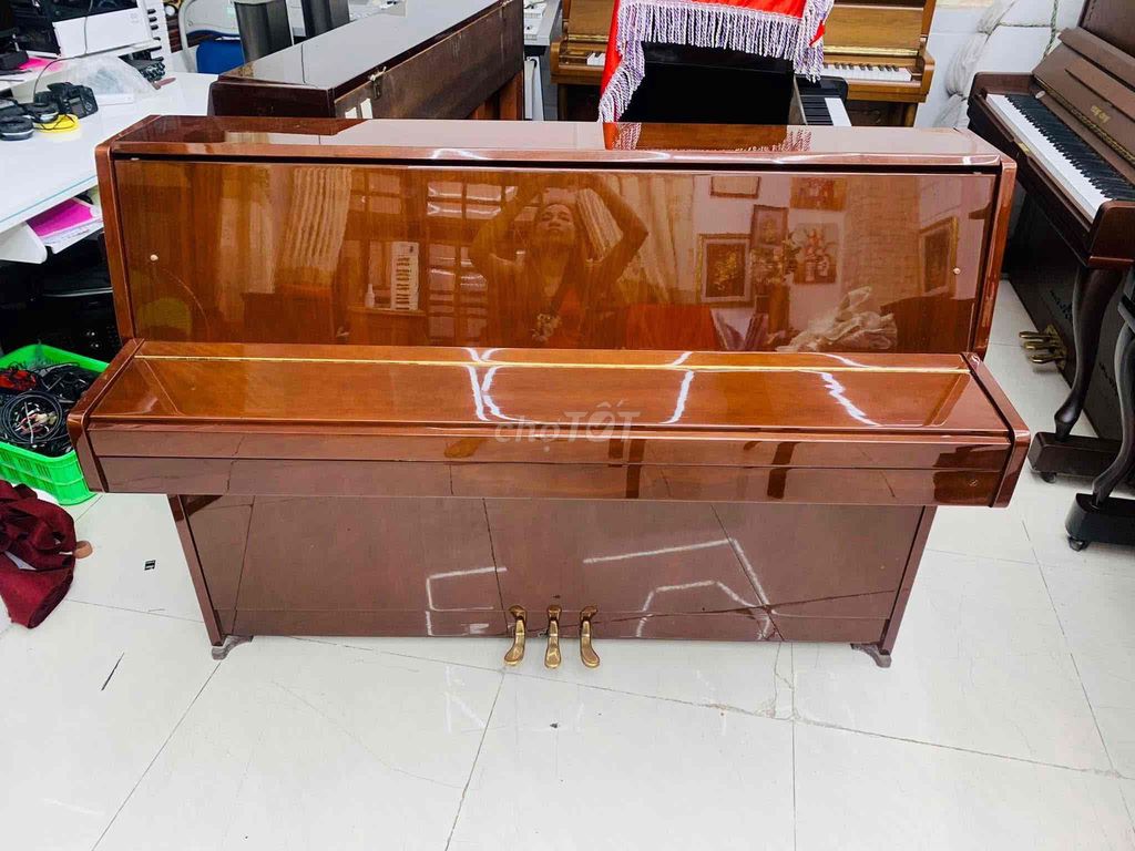 piano cơ Kawai bóng gỗ