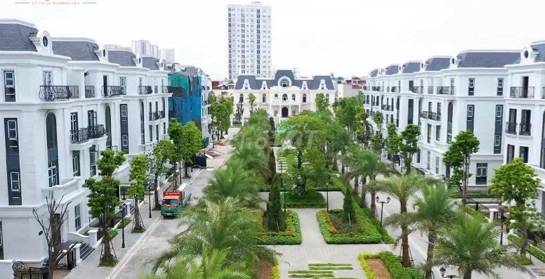 Bán nhà liền kề 136m2 4 tầng Phường Thạch Bàn, Long Biên, giá 26.5 tỷ