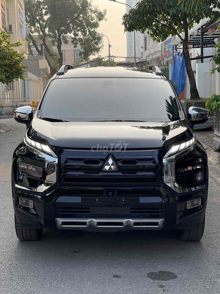 Mitsubishi Xpander Cross 1.5 AT nhập khẩu 2024