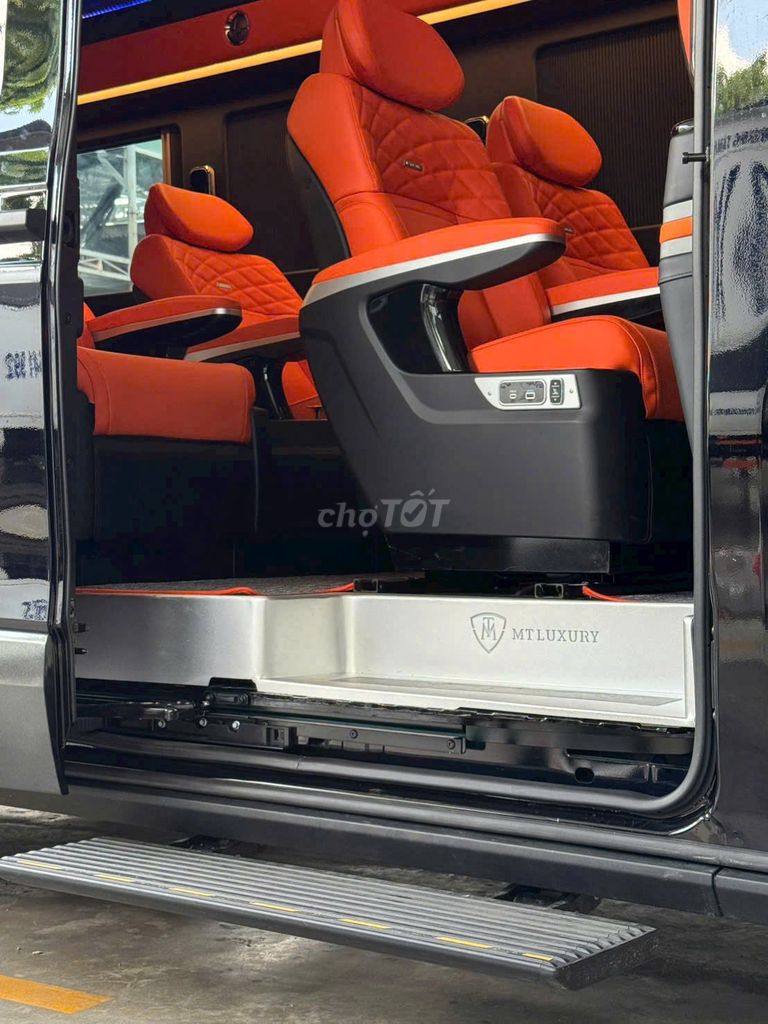 Ford Transit 2025 Limousine 12S. Mua bán Ô tô tại Quận 3 Tp Hồ Chí Minh được đăng bởi Lương Hoàng Long hình 11