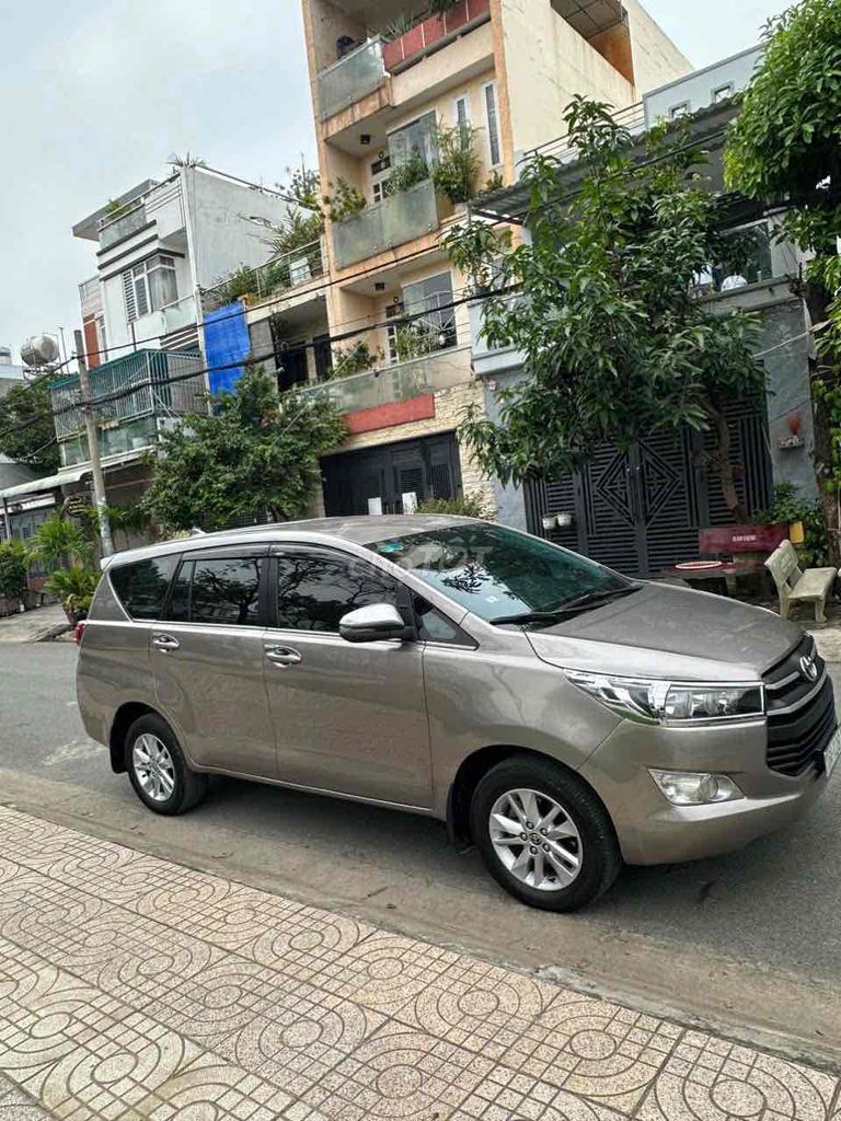 Toyota Innova 2020 2.0E - 85000 km