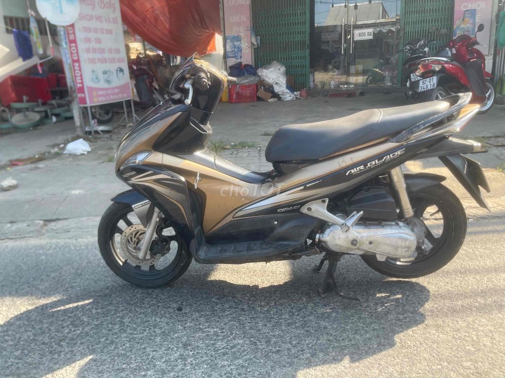 Скутер Honda Air Blade из черного золота