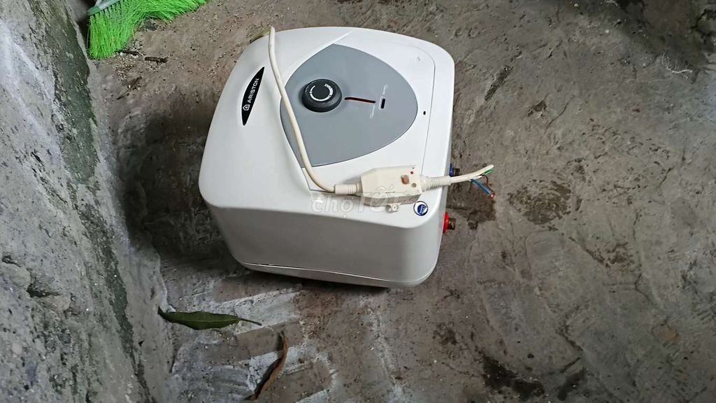 Bình nóng lạnh Ariston 15lít Trắng. Mua bán Thiết bị vệ sinh, nhà tắm tại Quận Ngô Quyền Hải Phòng được đăng bởi ĐIỆN LẠNH 469 hình 1