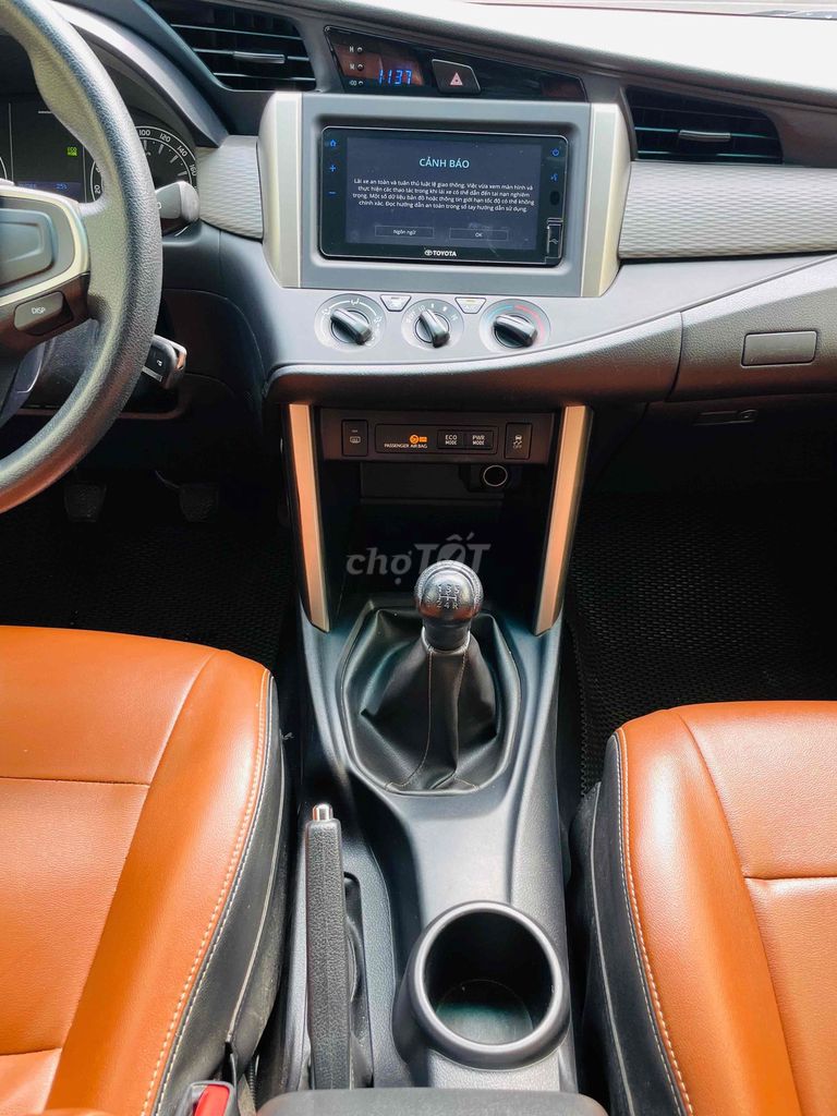 Toyota Innova 2021 E 2.0 MT - màu Đồng. Mua bán Ô tô tại Quận Cầu Giấy Hà Nội được đăng bởi CHỢ ÔTÔ CẦU GIẤY hình 11