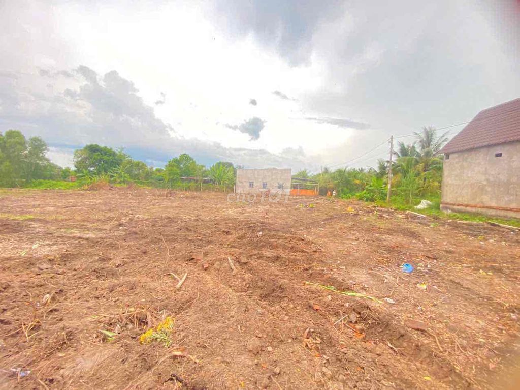 ĐẤT THỔ CƯ 400m2 Lộ Bê Tông tại TT Óc Eo. Mua bán đất tại Huyện Thoại Sơn An Giang được đăng bởi Văn Nghị.Bđs hình 2