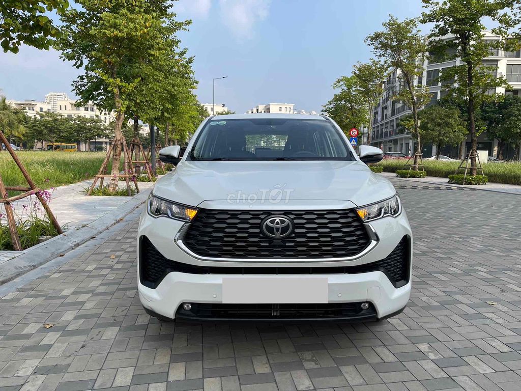 Toyota Innova Cross V 2025 Белый 50000 км