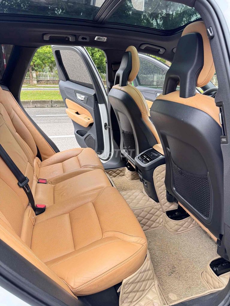 Volvo XC60 T6 awd Inscription 2018. Mua bán Ô tô tại Quận Long Biên Hà Nội được đăng bởi Trang Gala hình 10