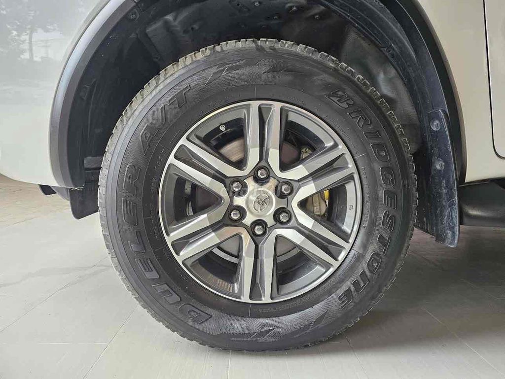 Toyota Fortuner 2.4AT 4X2 2024 Xe hãng bán. Mua bán Ô tô tại Quận Tân Phú Tp Hồ Chí Minh được đăng bởi TRƯƠNG THANH TUYỀN hình 10