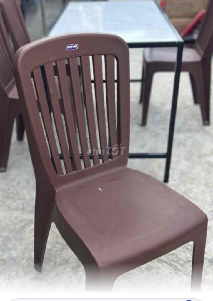 Ghế nhựa Duy Tân Dựa lớn 7 sọc. màu nâu. Mua bán Bàn ghế tại Thị xã Phú Mỹ Bà Rịa - Vũng Tàu được đăng bởi Quoctri hình 1