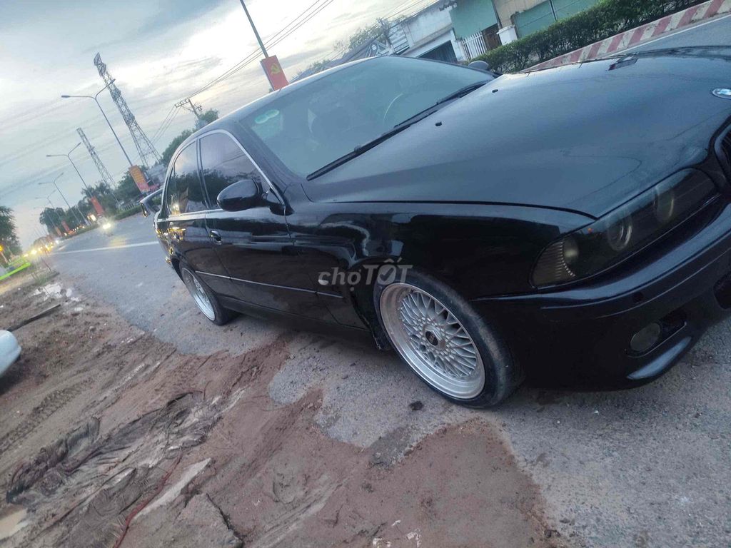 BMW 3 Series số sàn 528i - 6666666 km. Mua bán Ô tô tại Thị xã Bến Cát Bình Dương được đăng bởi Trần Sỹ Đạt hình 4