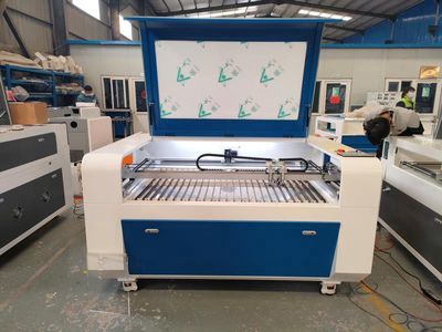 Tuyển Nam vận hành máy Laser CO2