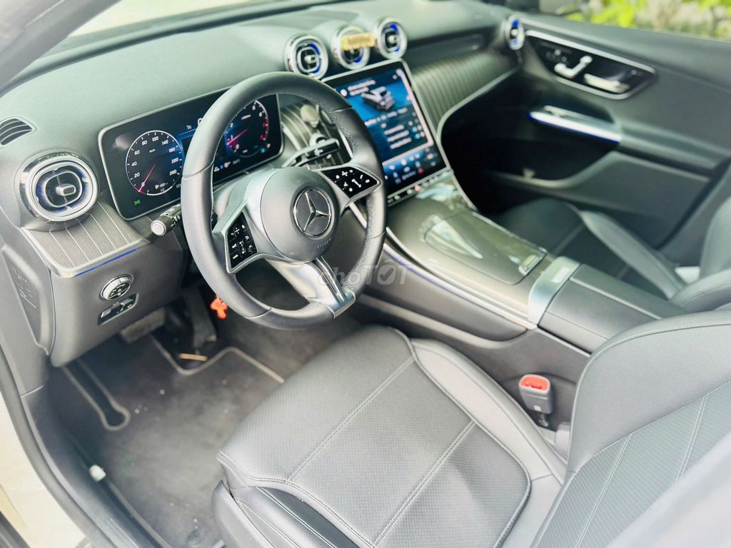 Mercedes GLC200 4Matic sx 2023 odo 12,800 Km chuẩn. Mua bán Ô tô tại Quận 7 Tp Hồ Chí Minh được đăng bởi Việt Quang hình 5