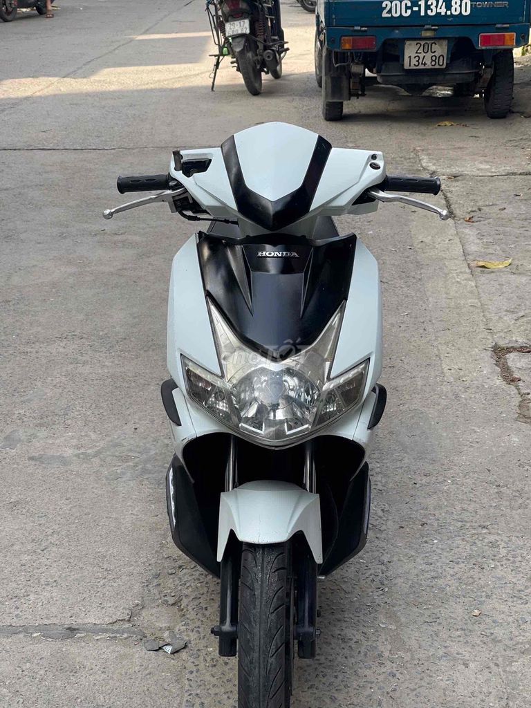 HONDA AIRBLADE 2011 xe chạy êm, còn đẹp. Mua bán Xe máy tại Quận Nam Từ Liêm Hà Nội được đăng bởi Minh Minh hình 4
