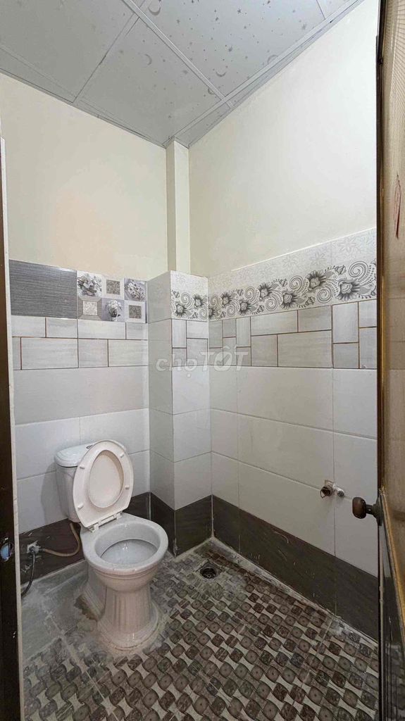 Комната с балконом, район Тен Ла, конец улицы Ван Дай Чонг