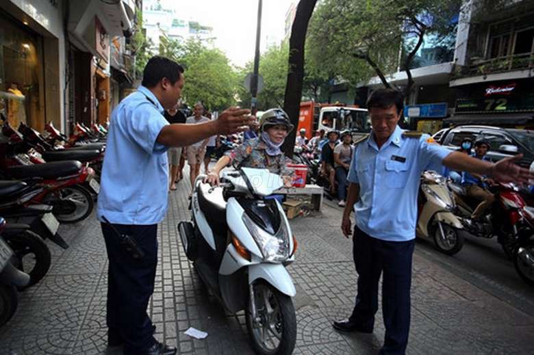 TUYỂN 2 BẢO VỆ NHÀ HÀNG Q.10 BAO CƠM TIỀN BO