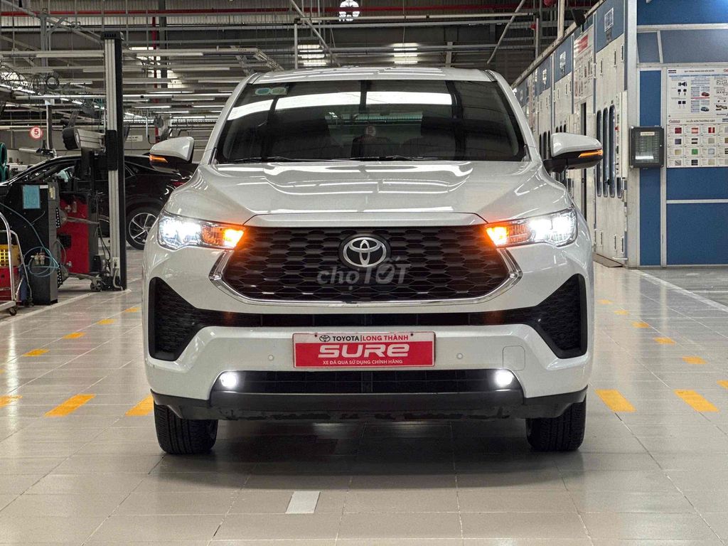 Toyota Innova Cross 2.0V 2024 Trắng 19.000 km