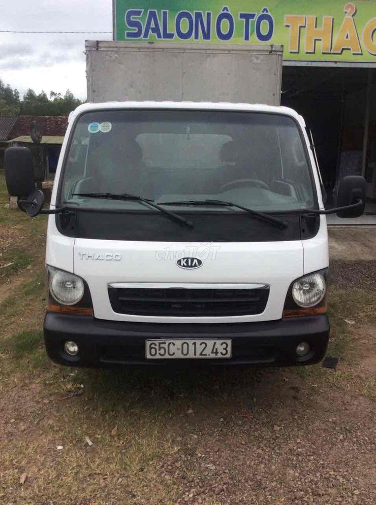 KIA ,thùng kín ,K 2700 ,thùng 3,2 m xe còn đẹp