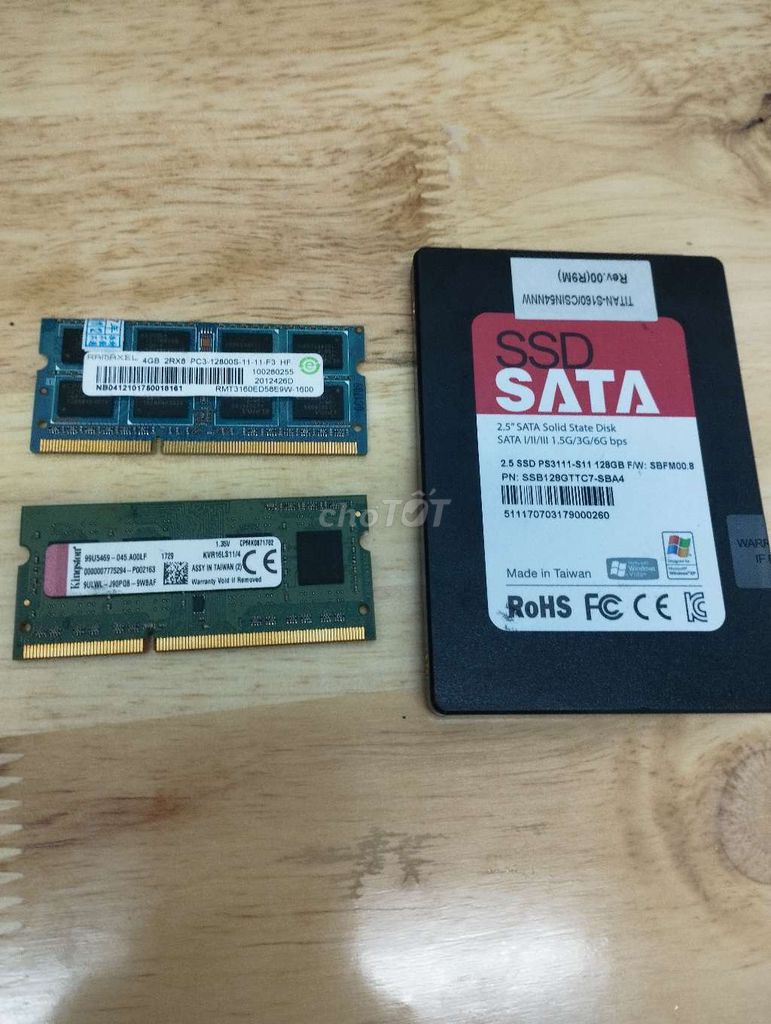 2 Thanh ram ddr3 4G và SSD 2.5 sata