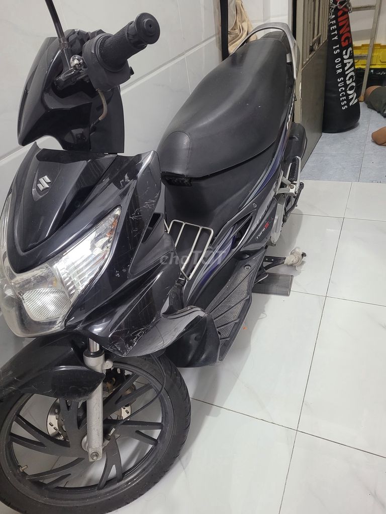 Bán xe tay ga Suzuki Hayate 2008 đen mới 98%