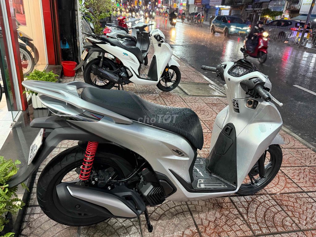 Серебряный гончар Honda SH125 ABS 2026 2.000 км