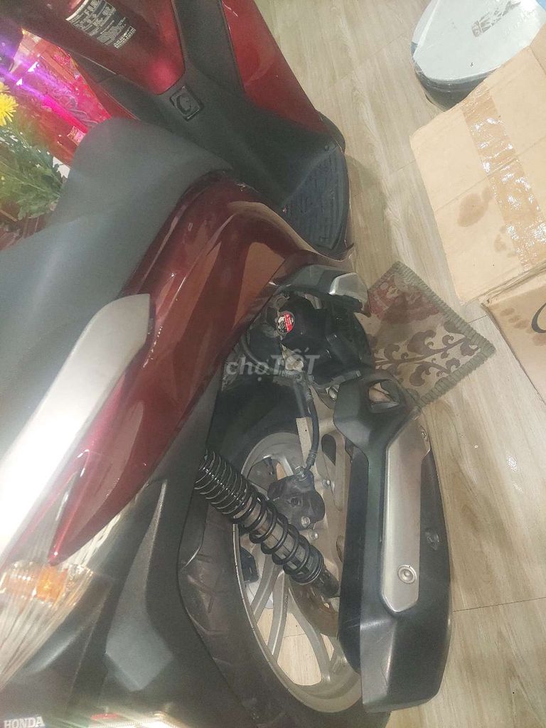 Honda SH150cc 2014 Đỏ. Mua bán Xe máy tại Quận 8 Tp Hồ Chí Minh được đăng bởi Nguyễn minh Kính  hình 4