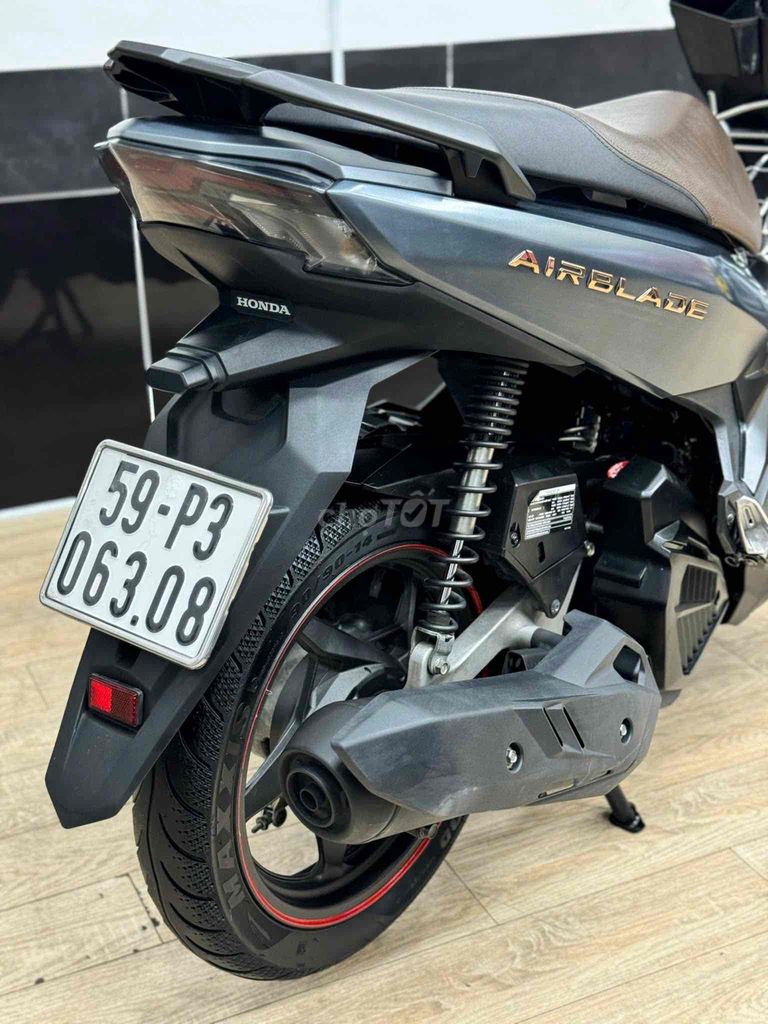 e cần bán xe honda airblade 150 ABS đời 2020