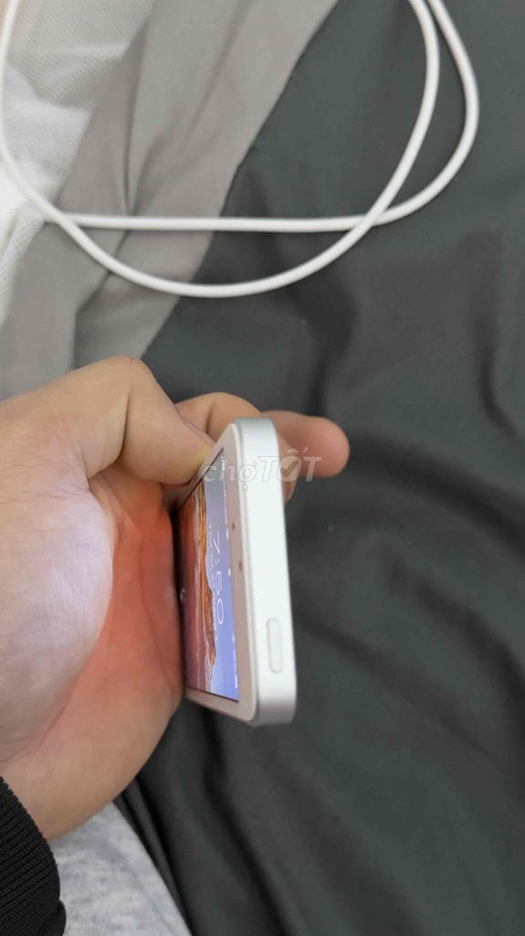 iphone 5SE màu bạc 32GB. Mua bán Điện thoại tại Thành phố Bắc Giang Bắc Giang được đăng bởi Nguyễn Hoàng Tuấn hình 1