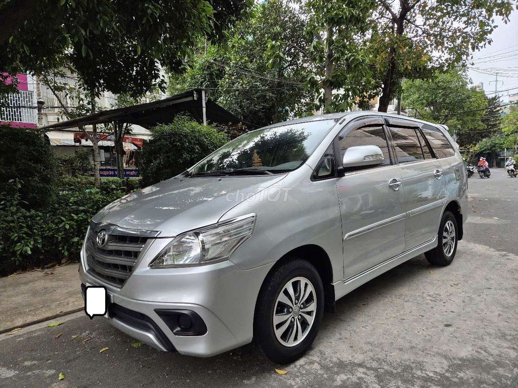 Toyota Innova 2015 2.0E - 100000 km