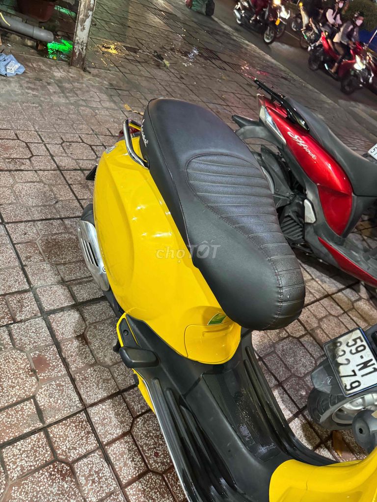 Piaggio Vespa Sprint Желтый