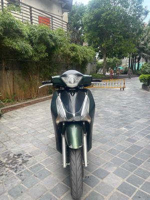 Vợ bảo đổi xe thì đổi chồng, nên em bán  con xe SH