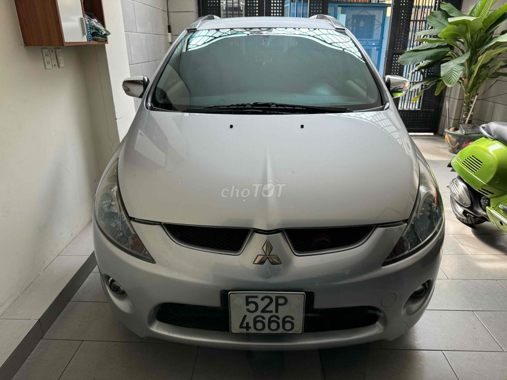 Mitsubishi Grandis sản xuất 2008 mẫu mới màu bạc