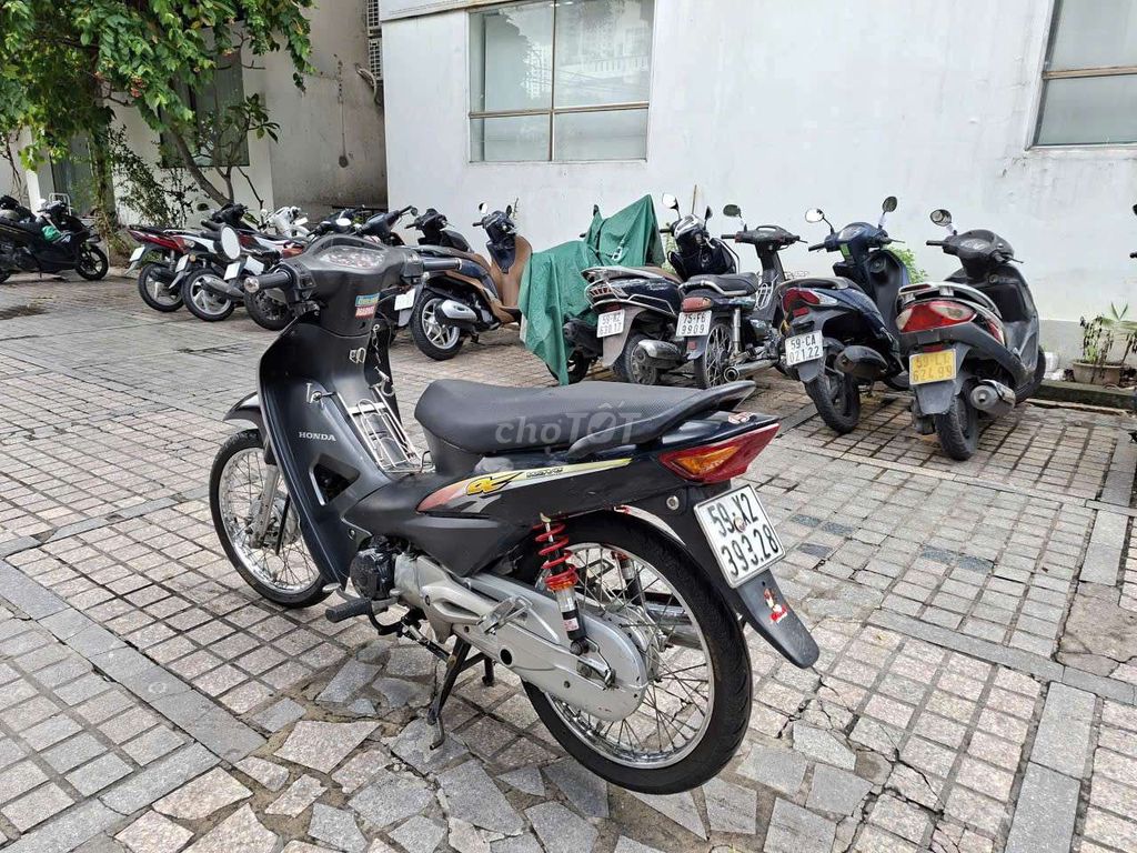 Honda Wave Alpha с номерами Хошимина