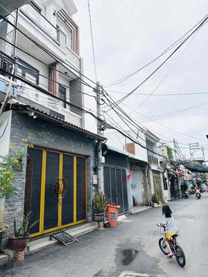 Gấp - Nhà 2 tầng 1/ hẻm 6m thông TRẦN THỊ HÈ, Hiệp Thành, Q12, Dt 58m2. Mua bán nhà ở tại Quận 12 Tp Hồ Chí Minh được đăng bởi Nguyễn Thanh Tùng