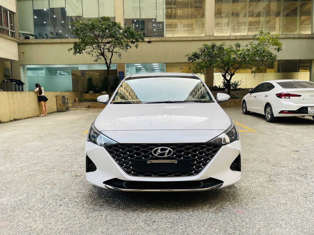 hyundai accent 2022 at trắng tiêu chuẩn